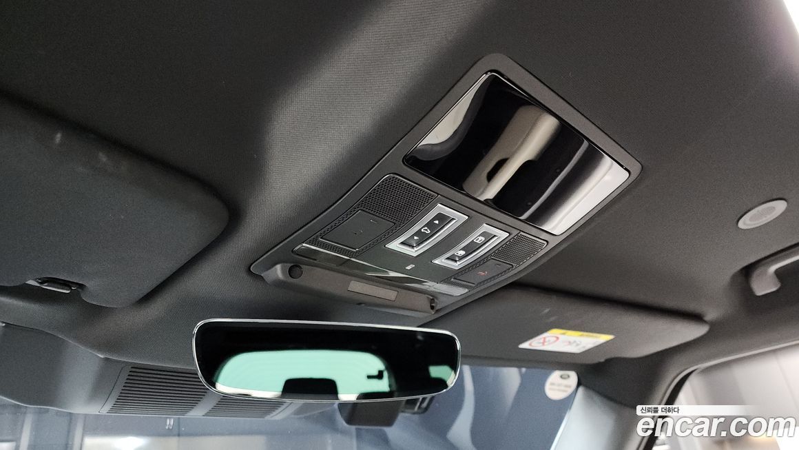 Land Rover Defender 2023