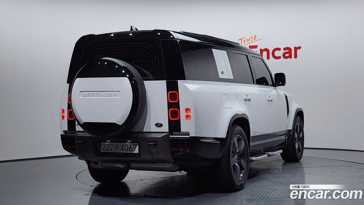 Land Rover Defender 2023