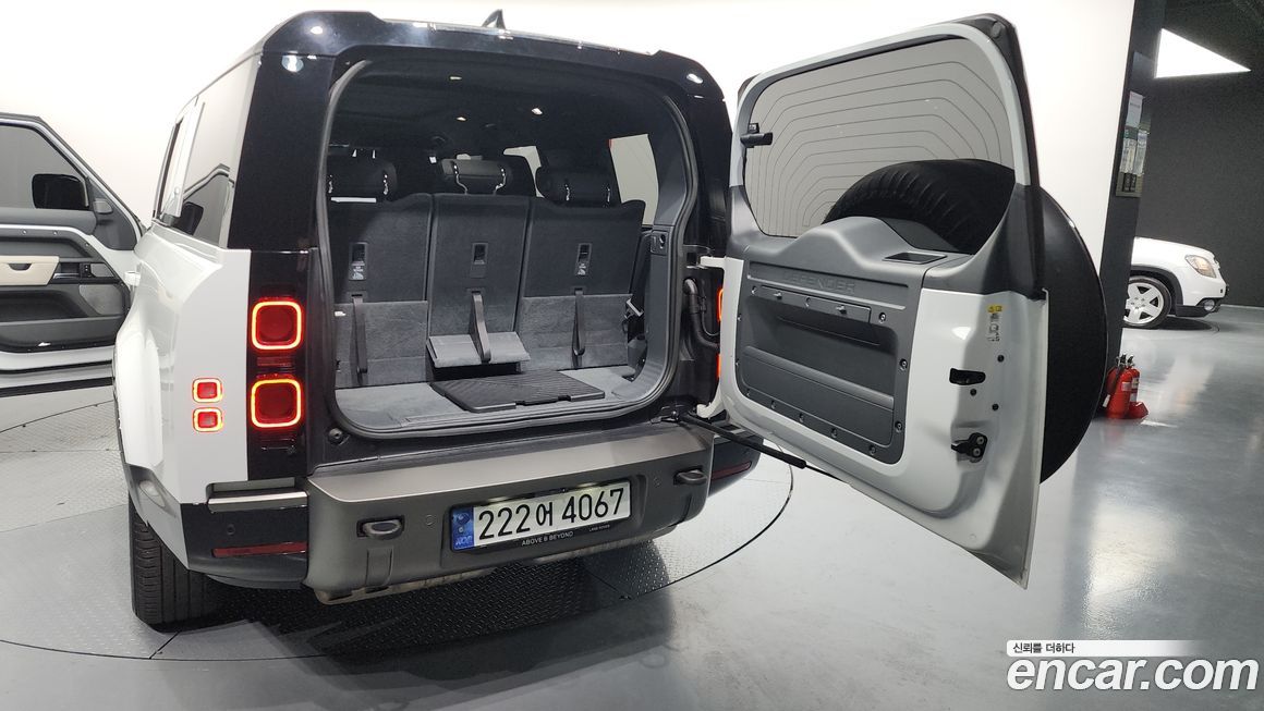 Land Rover Defender 2023