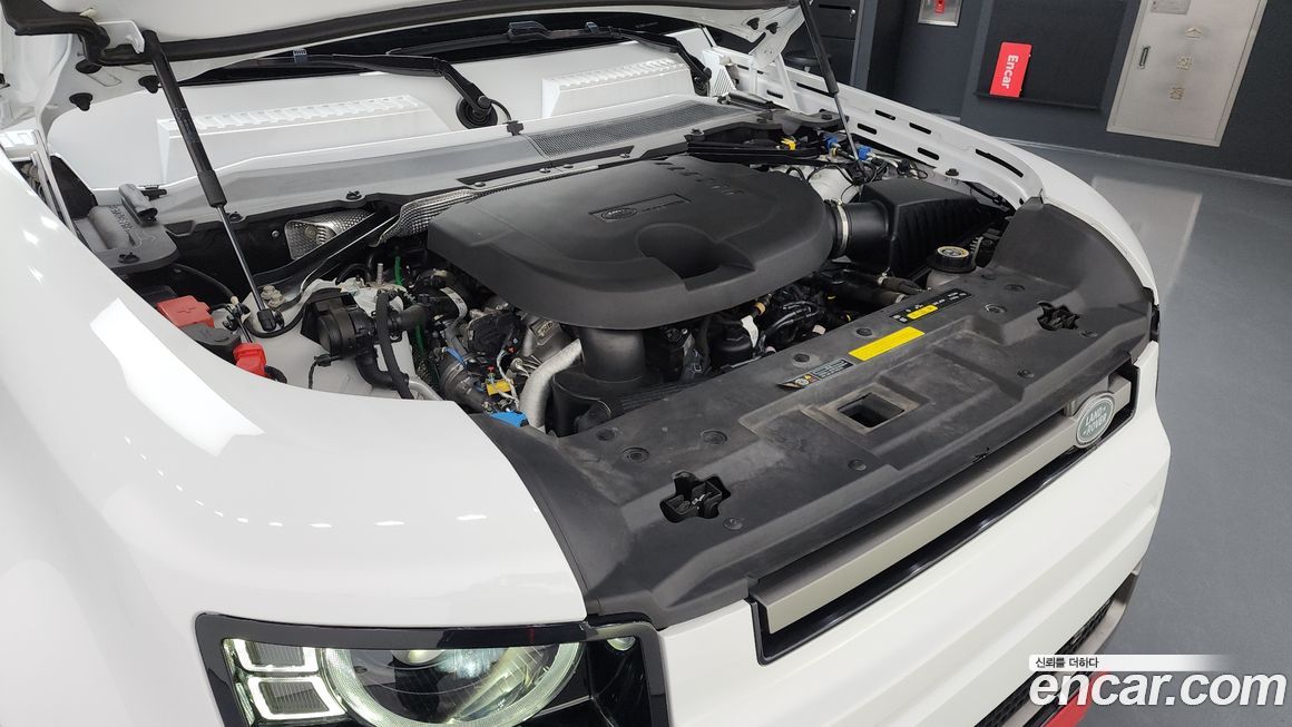 Land Rover Defender 2023