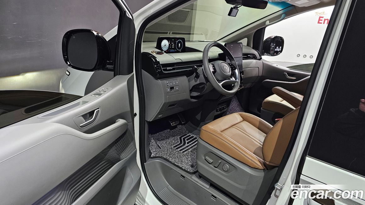 Hyundai Staria 2025