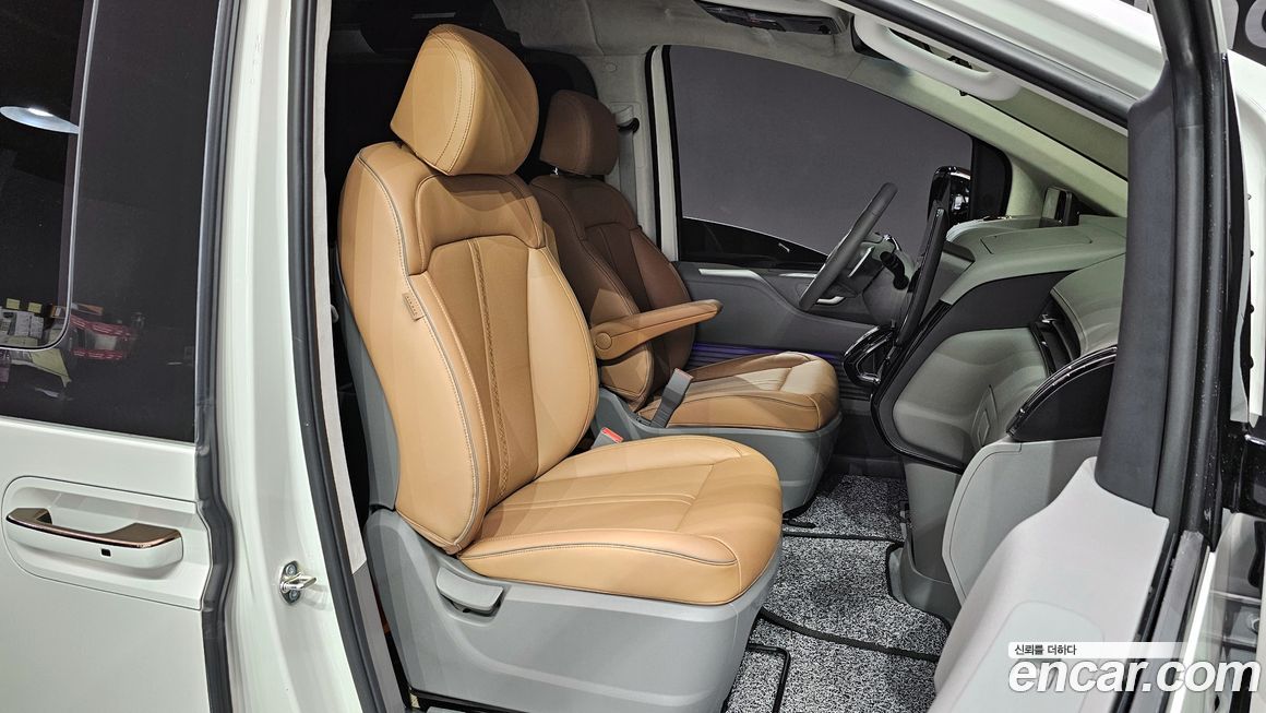Hyundai Staria 2025