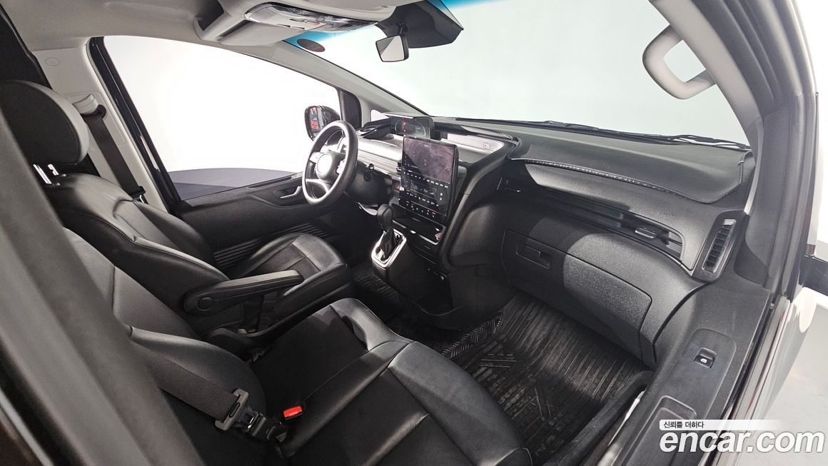 Hyundai Staria 2025