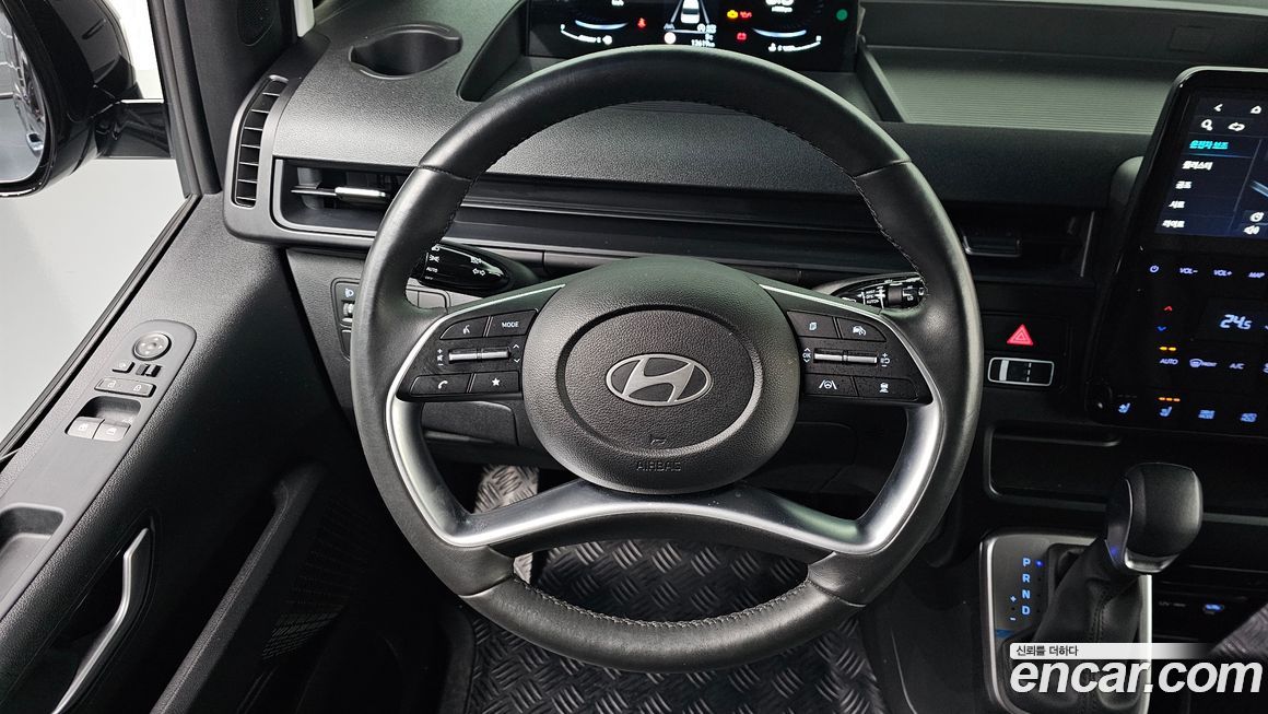 Hyundai Staria 2025