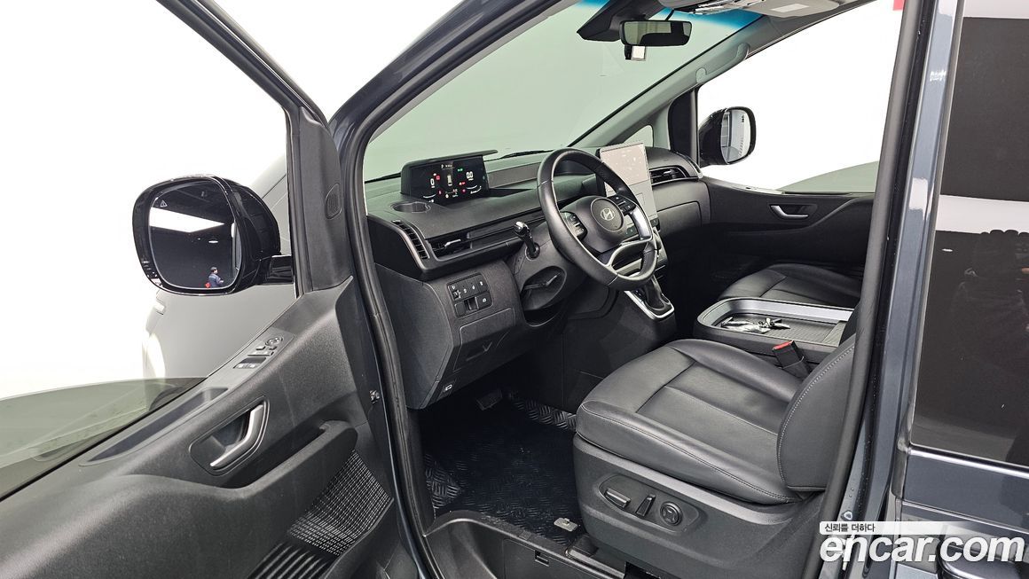 Hyundai Staria 2025