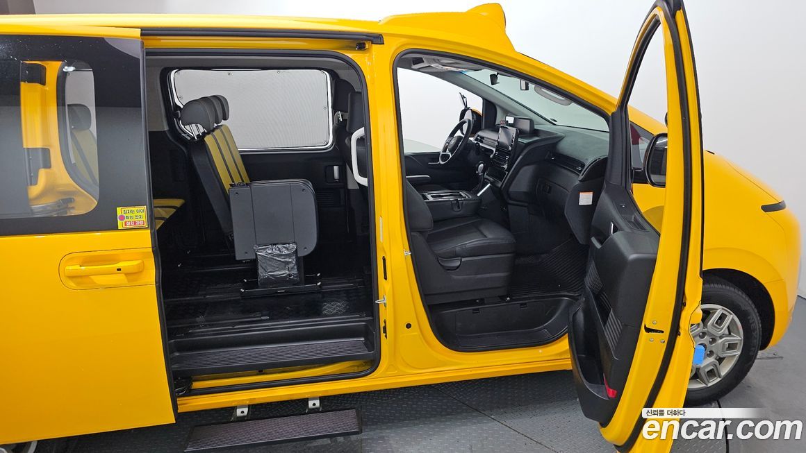 Hyundai Staria 2025