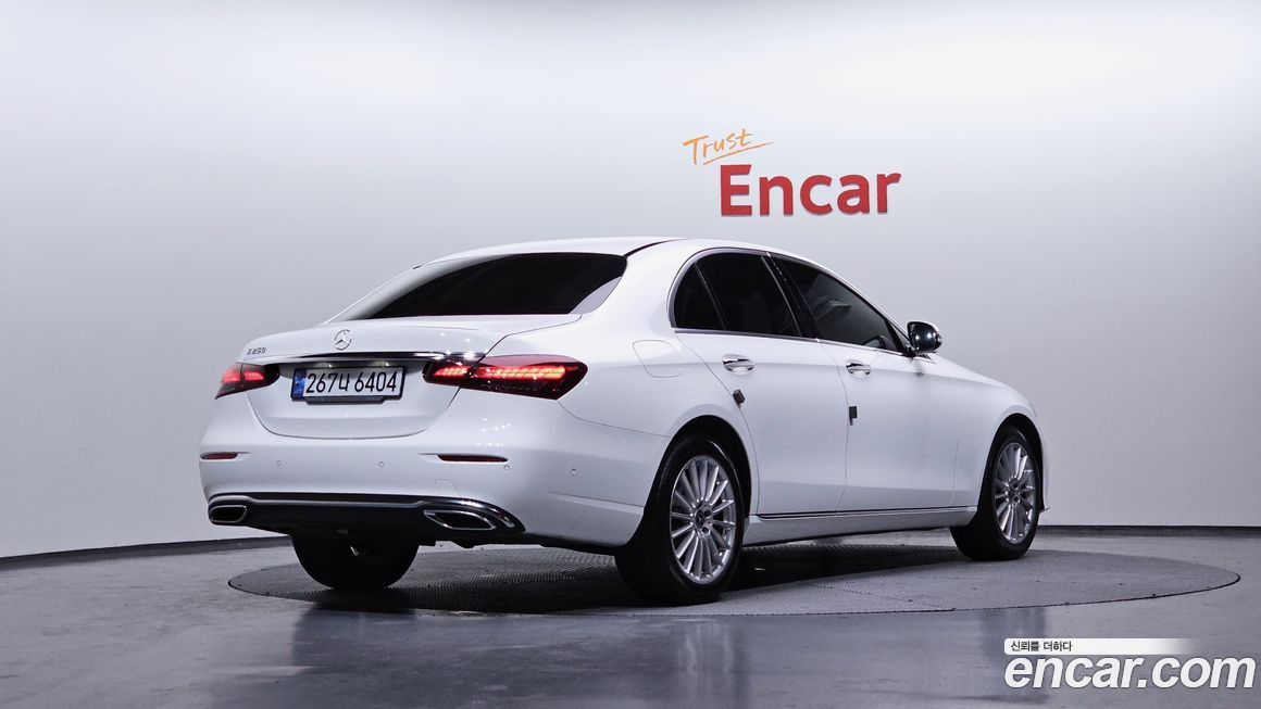 Mercedes-Benz E-Class 2022