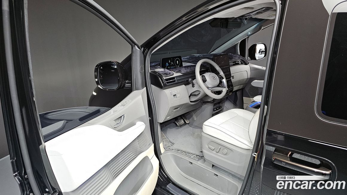 Hyundai Staria 2025