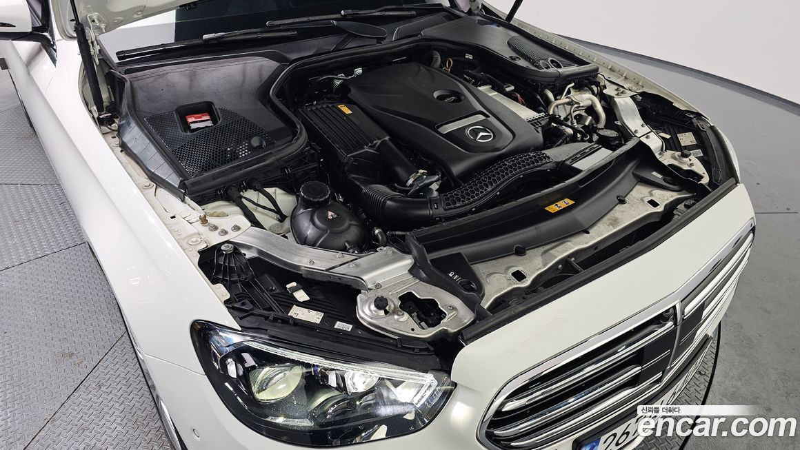 Mercedes-Benz E-Class 2022