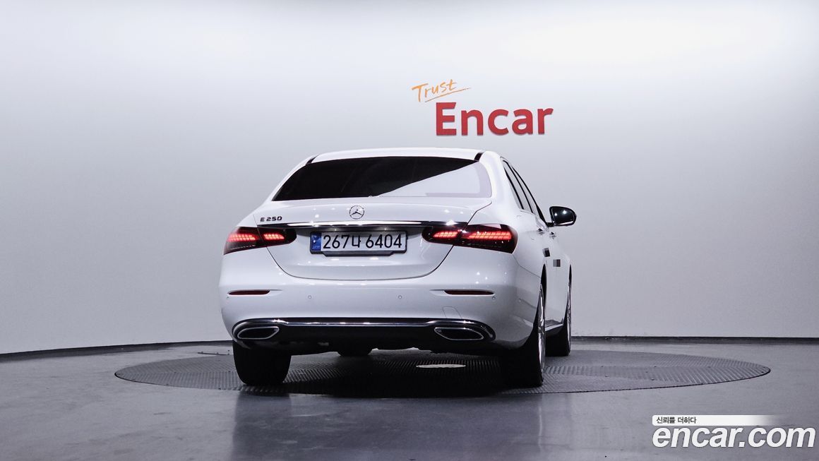 Mercedes-Benz E-Class 2022