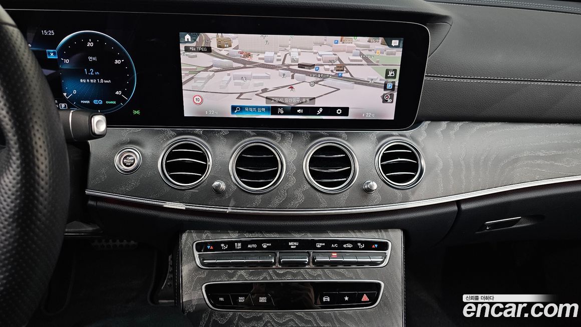 Mercedes-Benz E-Class 2022