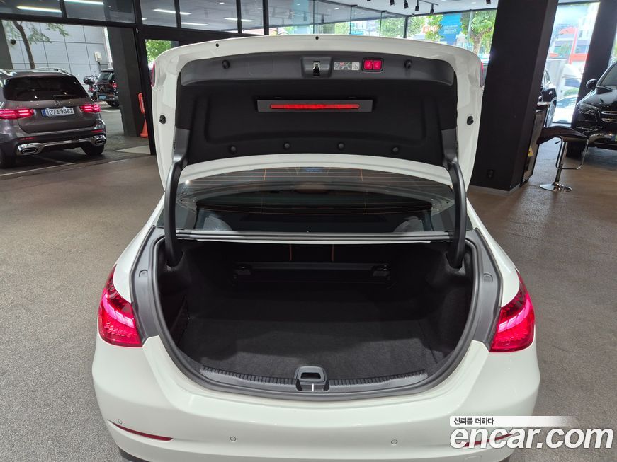 Mercedes-Benz C-Class 2025