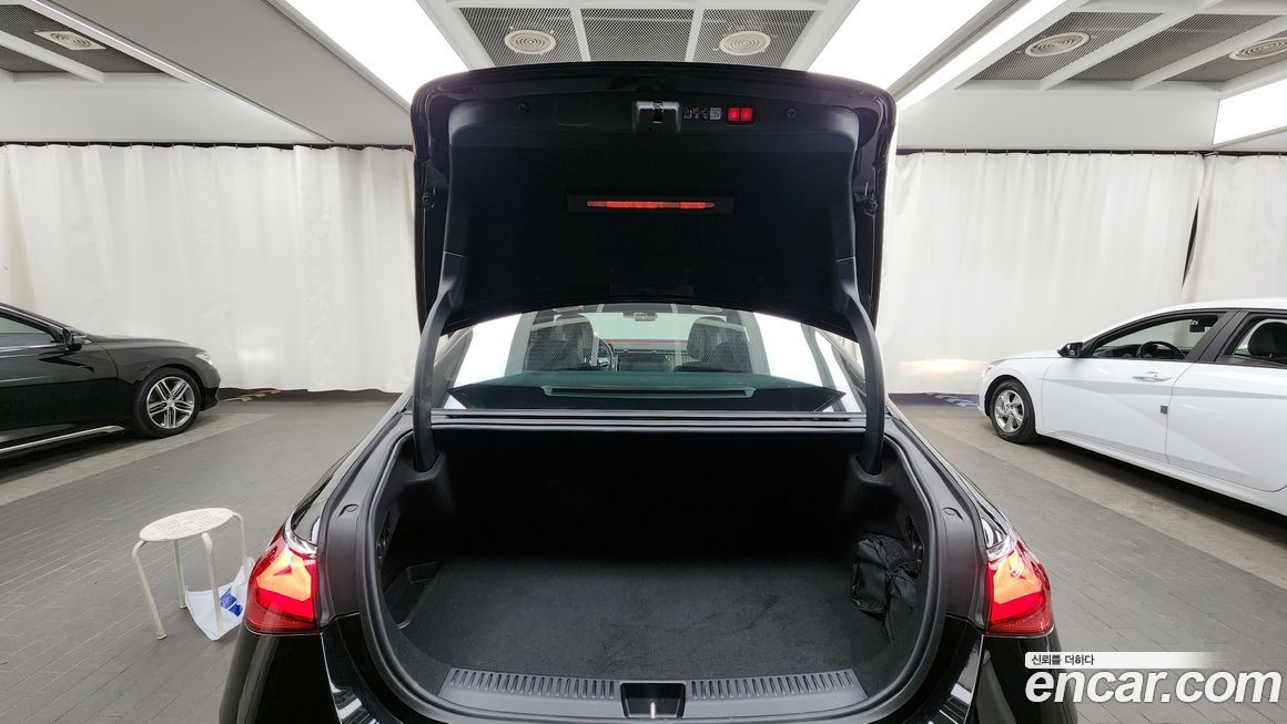 Mercedes-Benz E-Class 2025