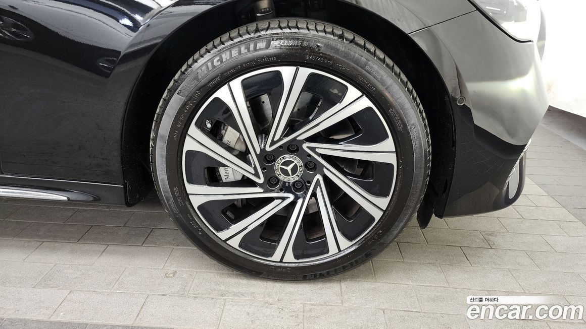 Mercedes-Benz E-Class 2025