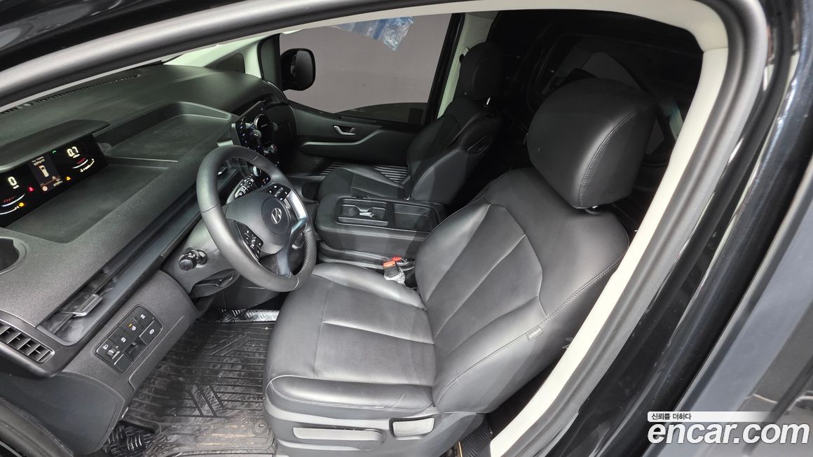 Hyundai Staria 2025