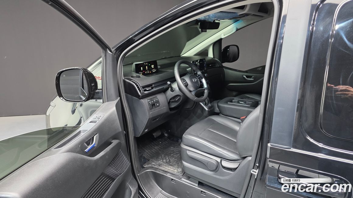 Hyundai Staria 2025