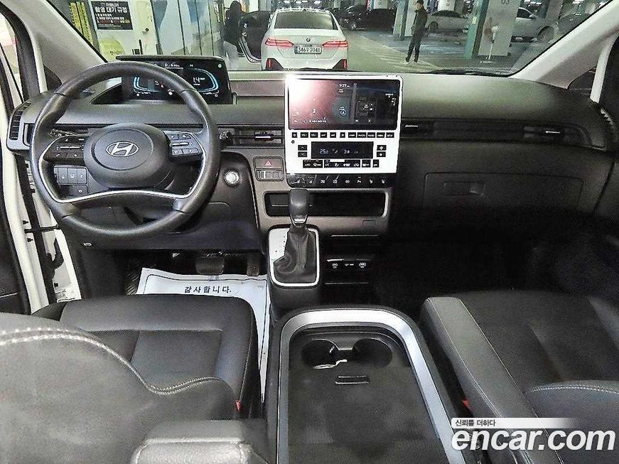 Hyundai Staria 2025