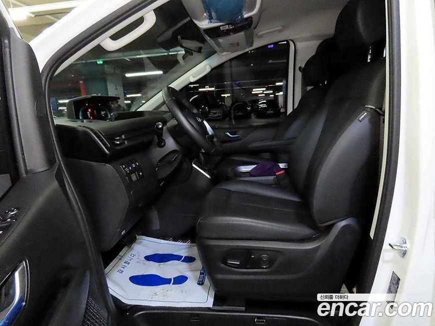 Hyundai Staria 2025