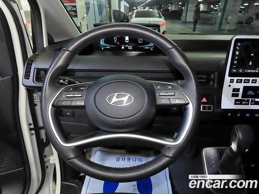 Hyundai Staria 2025