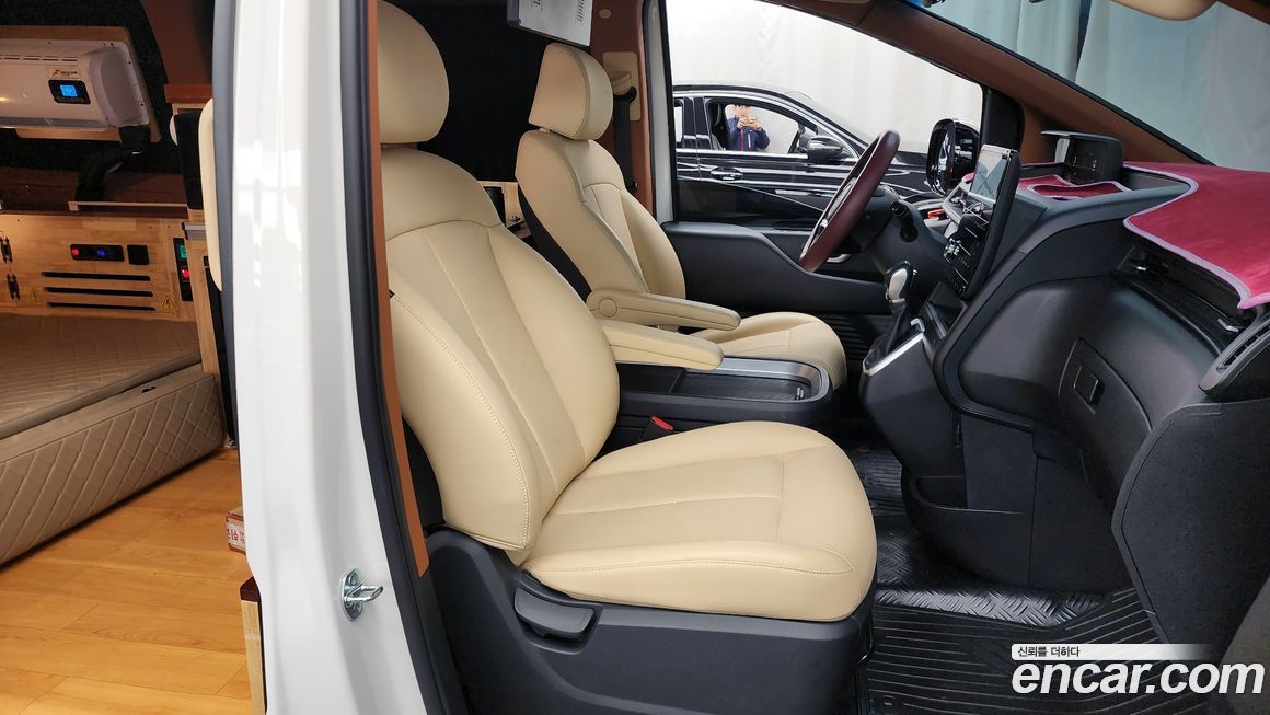 Hyundai Staria 2025