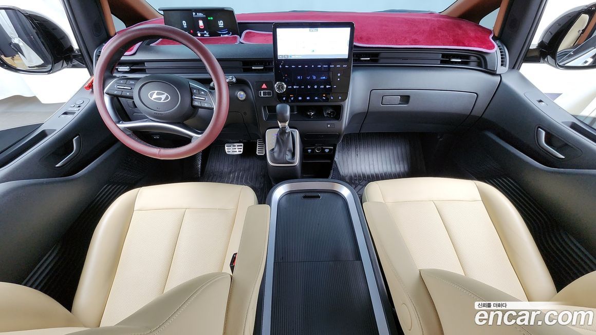 Hyundai Staria 2025