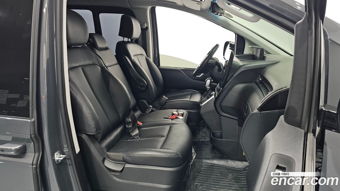 Hyundai Staria 2025