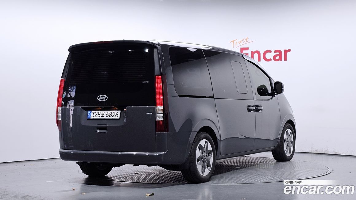 Hyundai Staria 2025