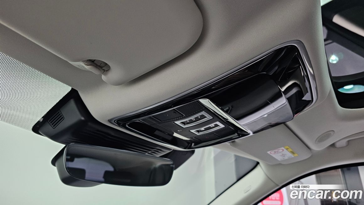 Land Rover Range Rover Velar 2025