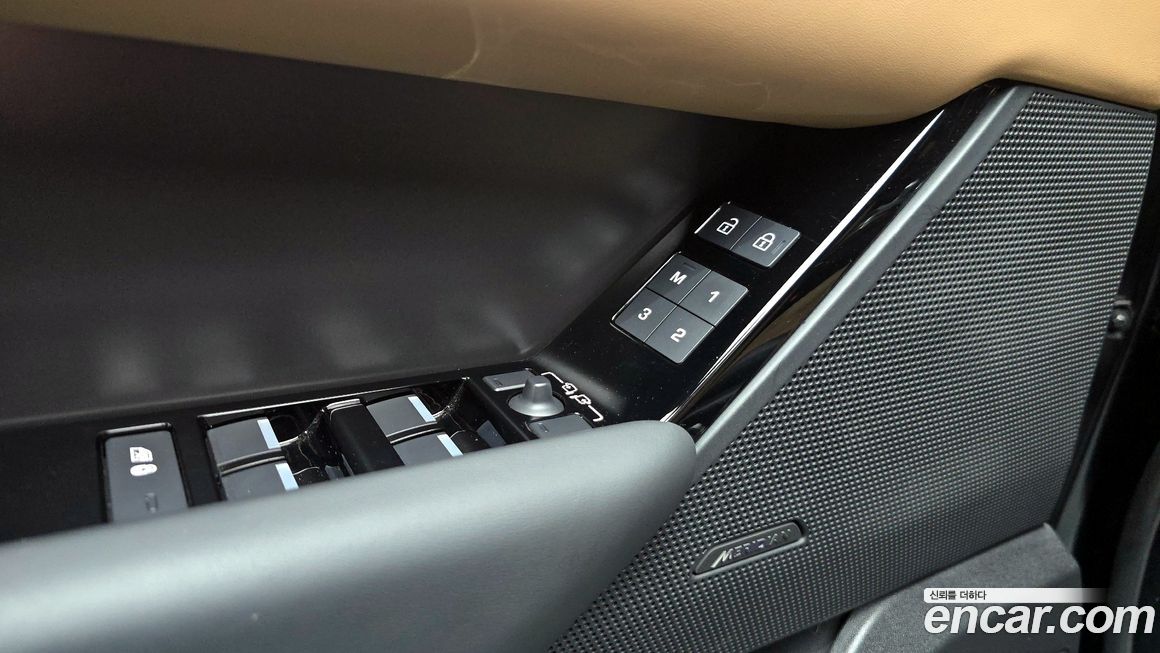 Land Rover Range Rover Velar 2025