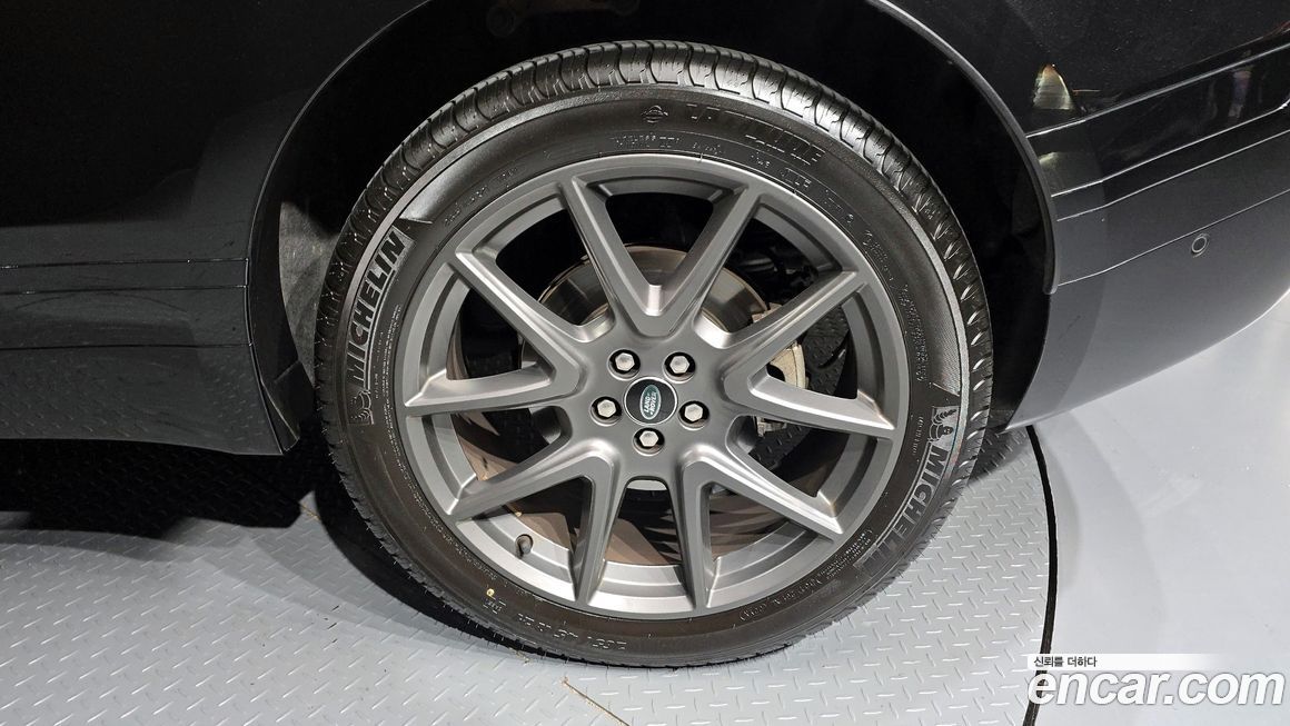 Land Rover Range Rover Velar 2025