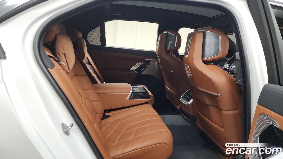 BMW 7-Series 2024