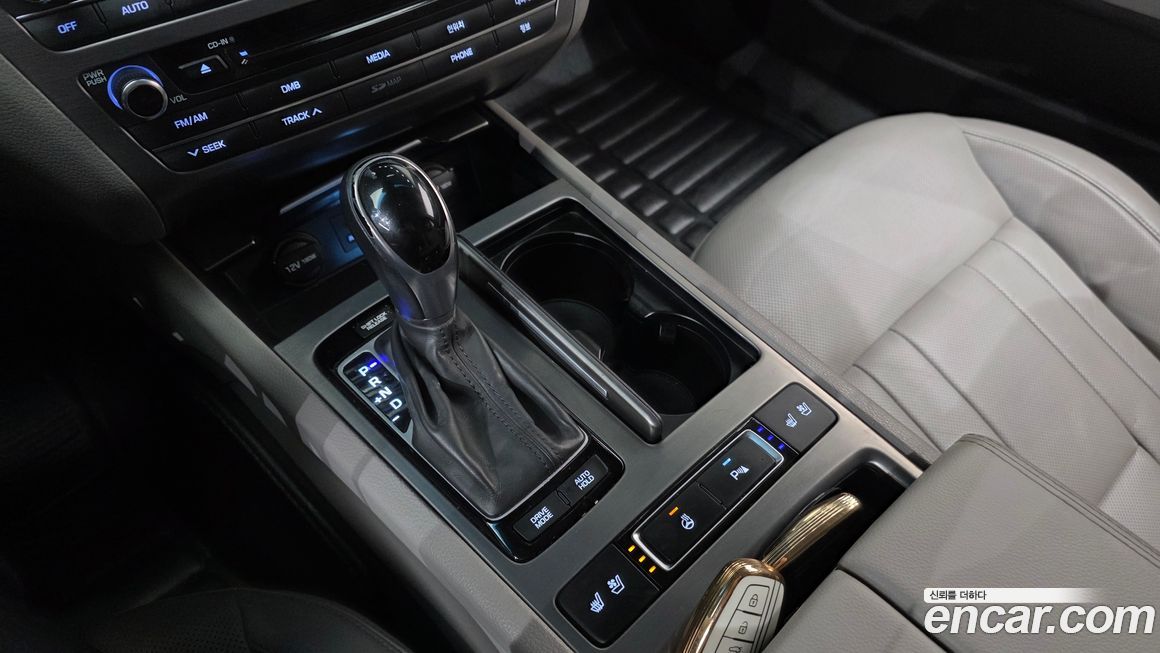 Hyundai Genesis 2016