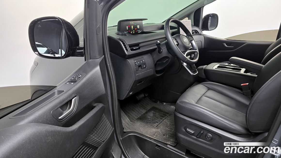 Hyundai Staria 2025