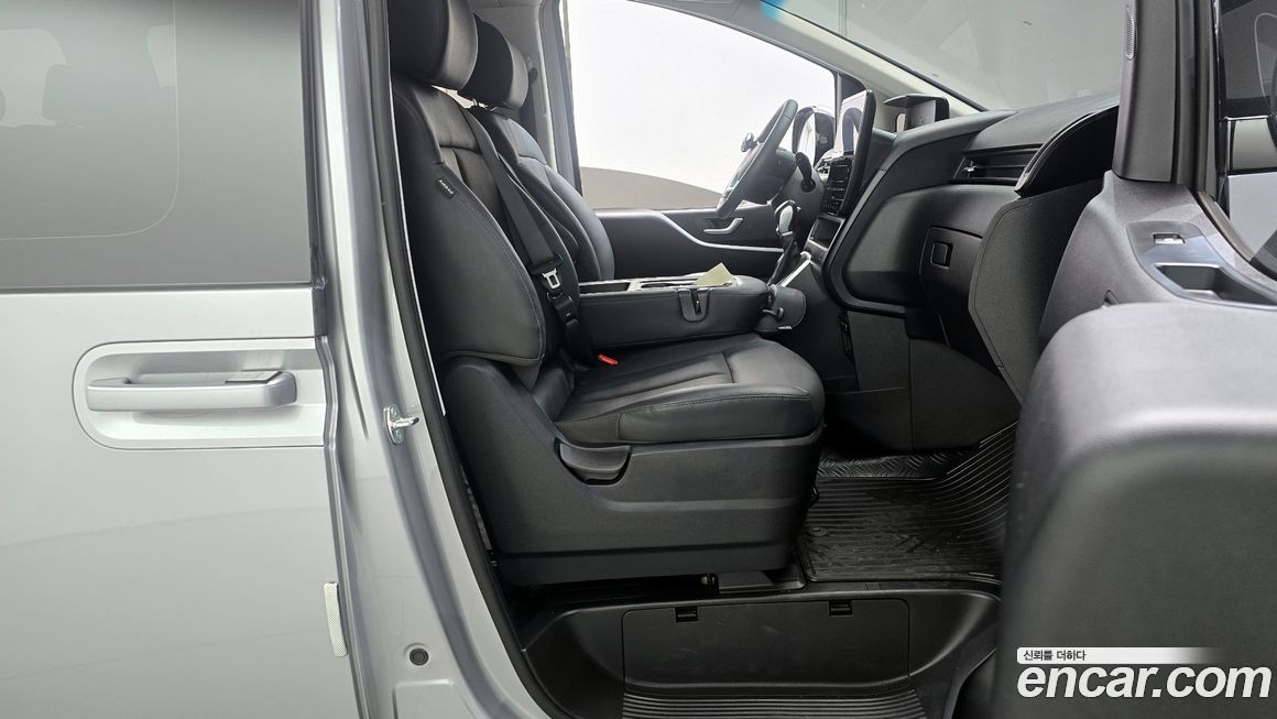 Hyundai Staria 2025