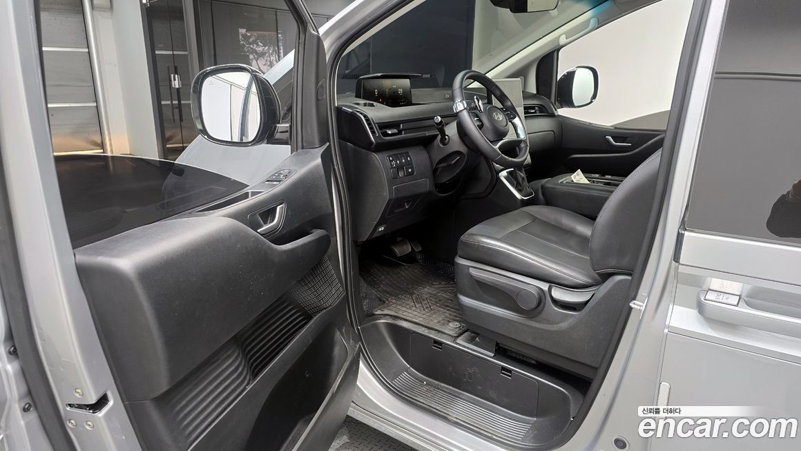 Hyundai Staria 2025