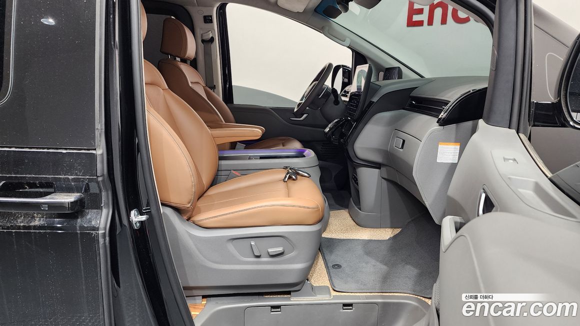 Hyundai Staria 2025