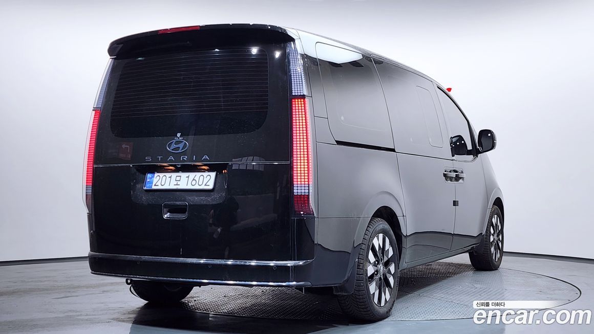 Hyundai Staria 2025