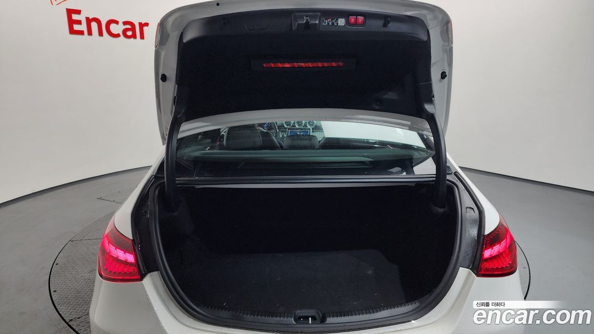 Mercedes-Benz C-Class 2025