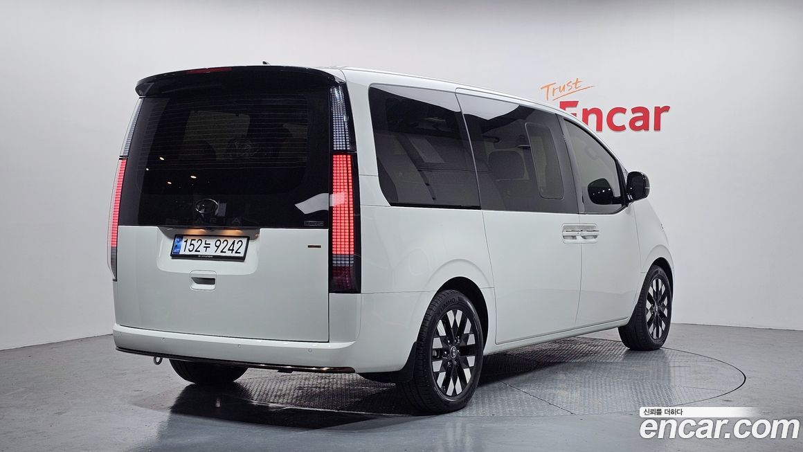 Hyundai Staria 2025