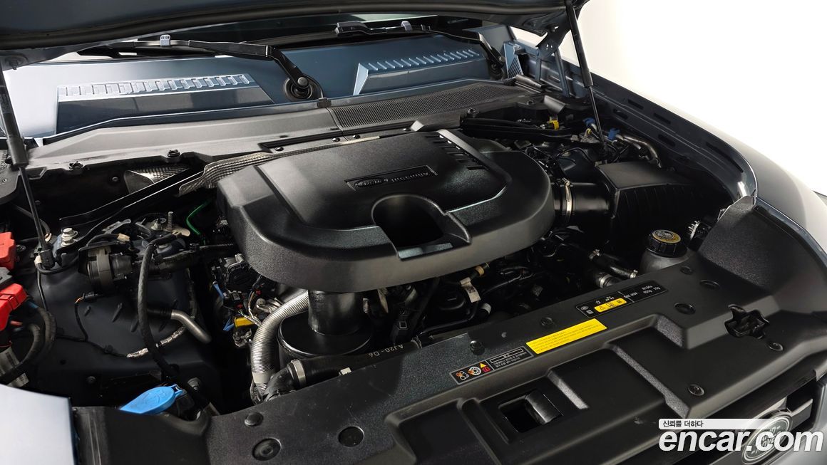 Land Rover Defender 2022