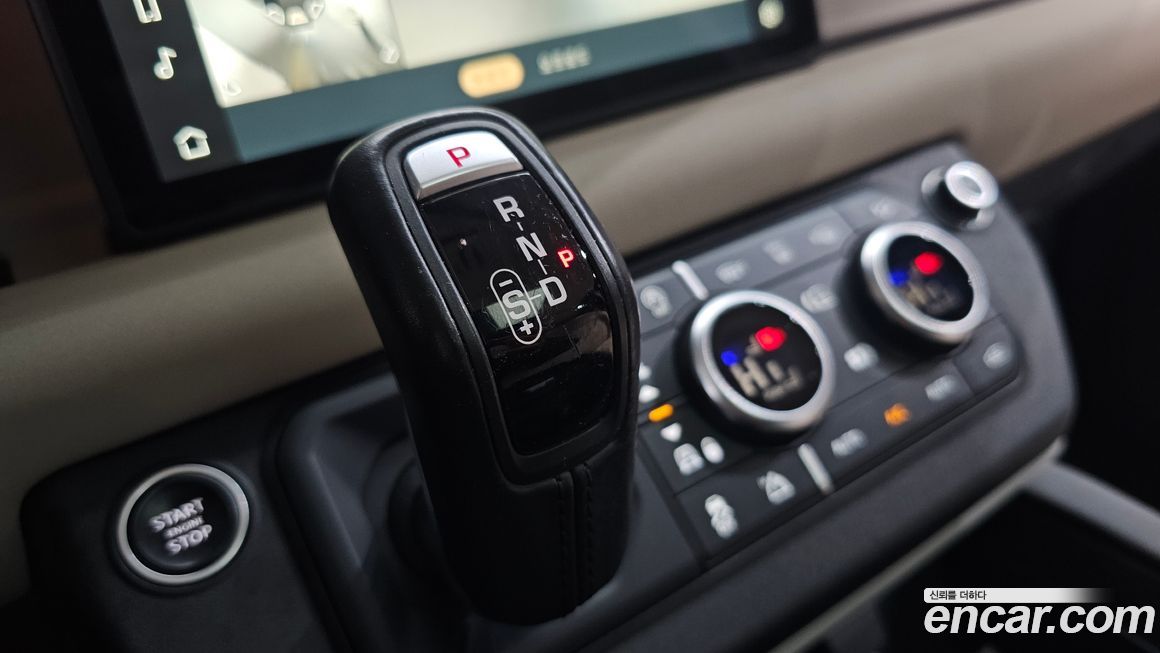 Land Rover Defender 2022