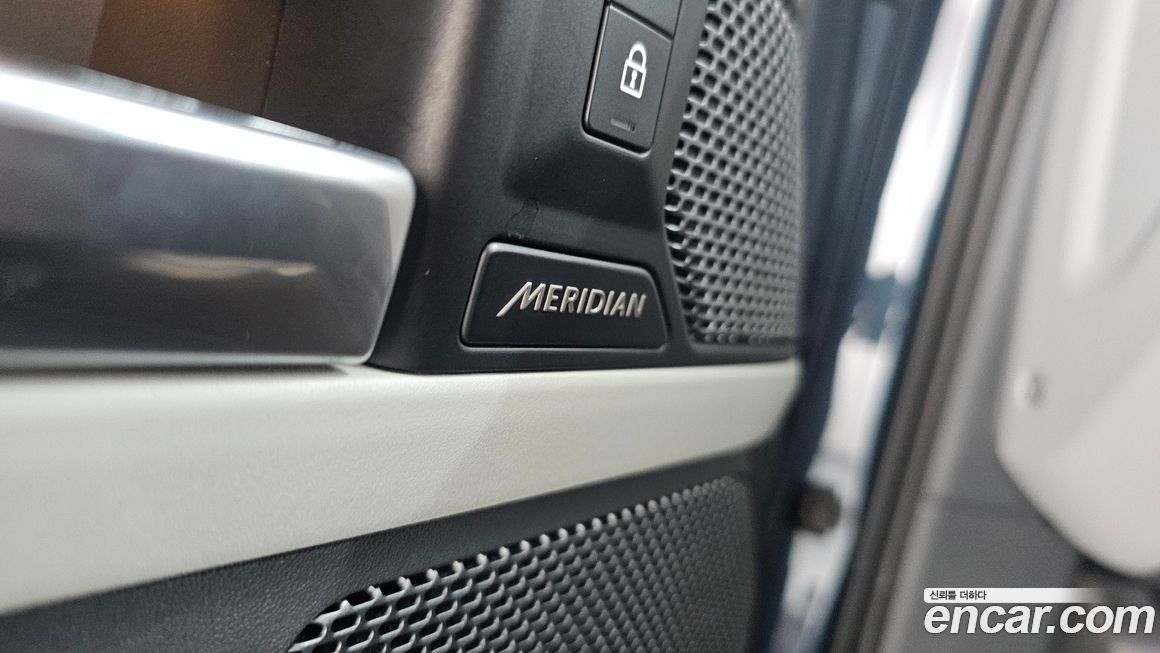 Land Rover Defender 2022