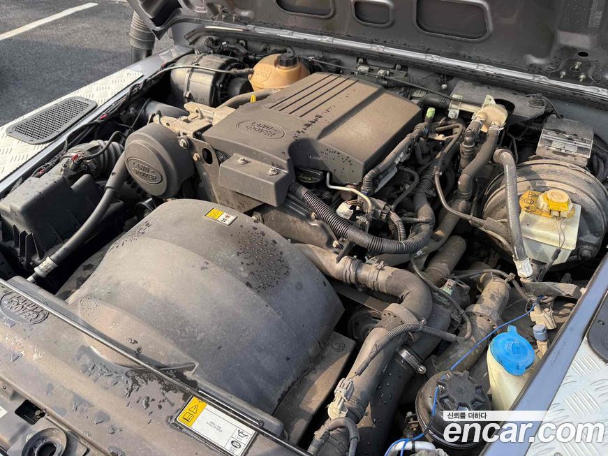 Land Rover Defender 2012