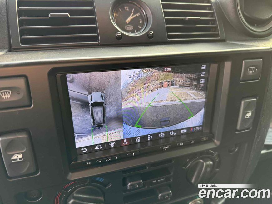 Land Rover Defender 2012