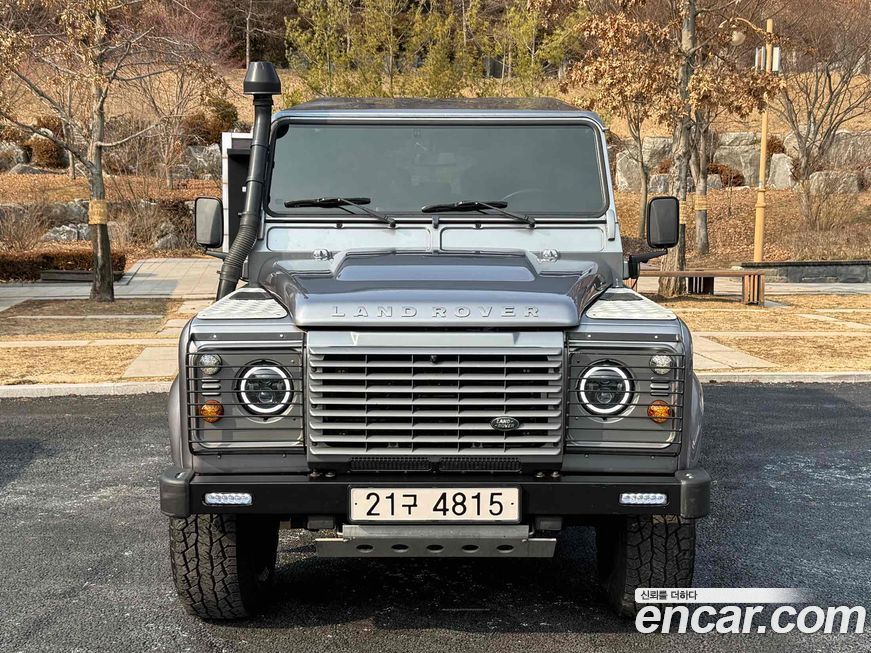 Land Rover Defender 2012