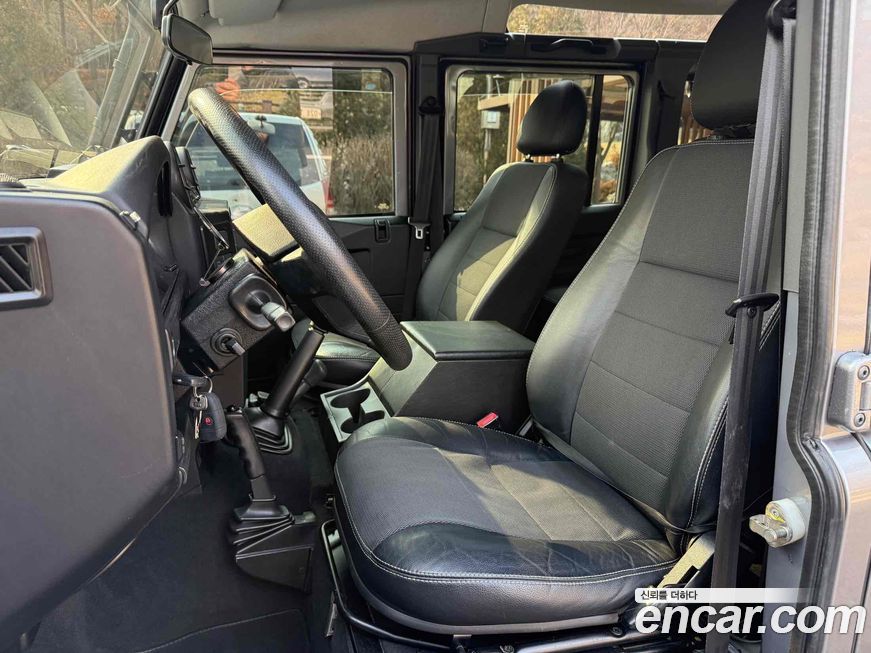 Land Rover Defender 2012