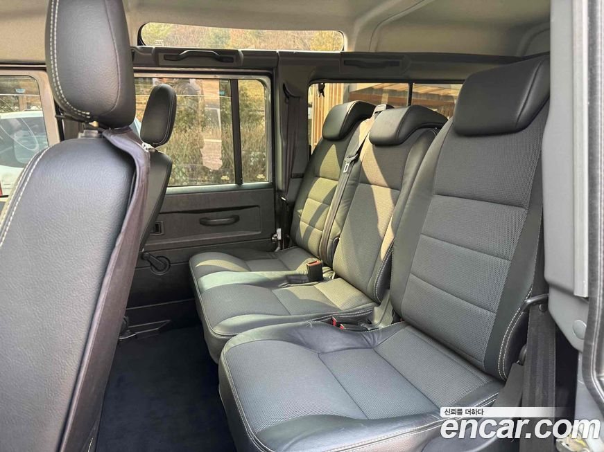 Land Rover Defender 2012