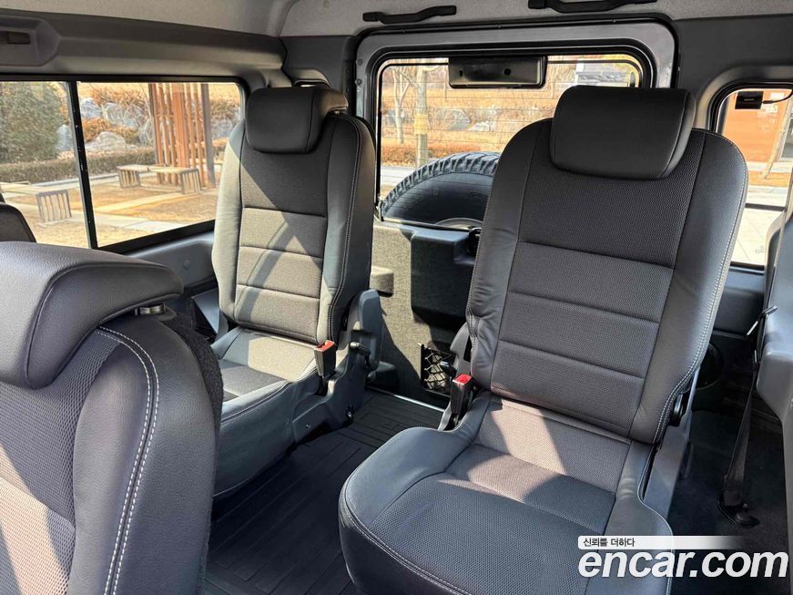 Land Rover Defender 2012