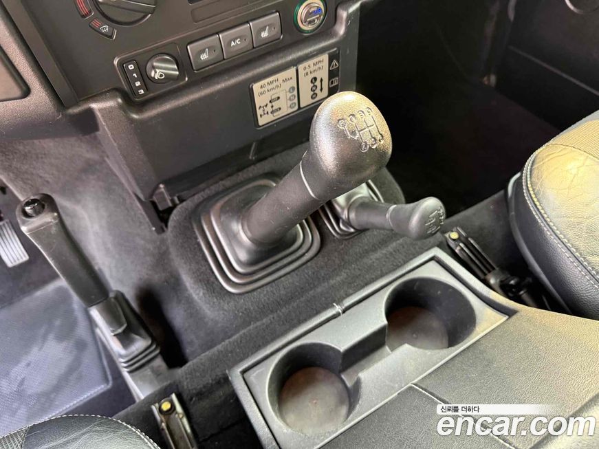 Land Rover Defender 2012