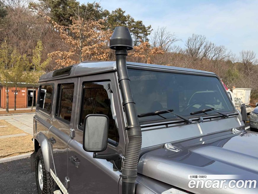 Land Rover Defender 2012